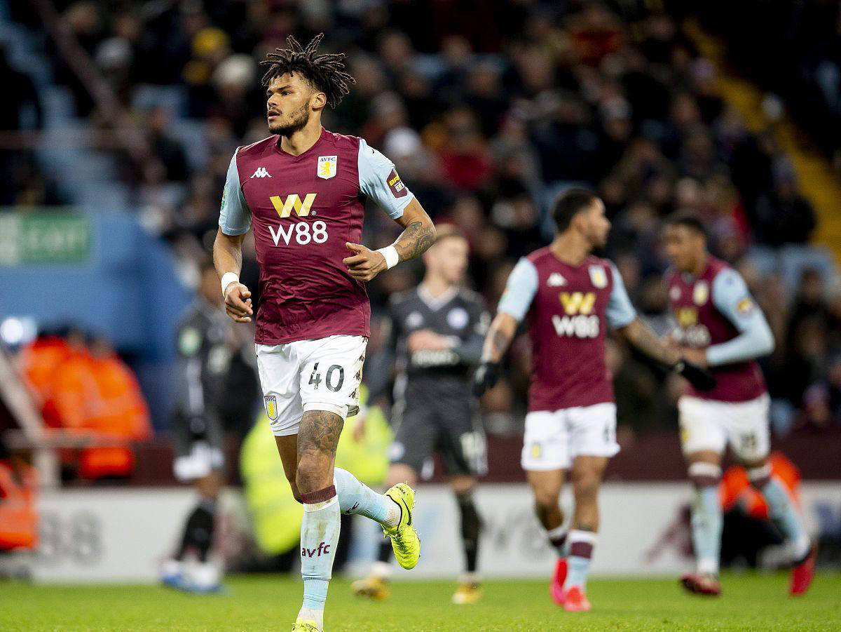 曼城主场对阵桑德兰，主场优势明显，福登状态火热，预计全取三分。