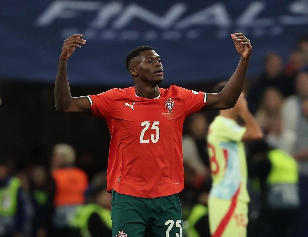 杨瀚森首发出战7分54秒，得到1篮板1失误4犯规。